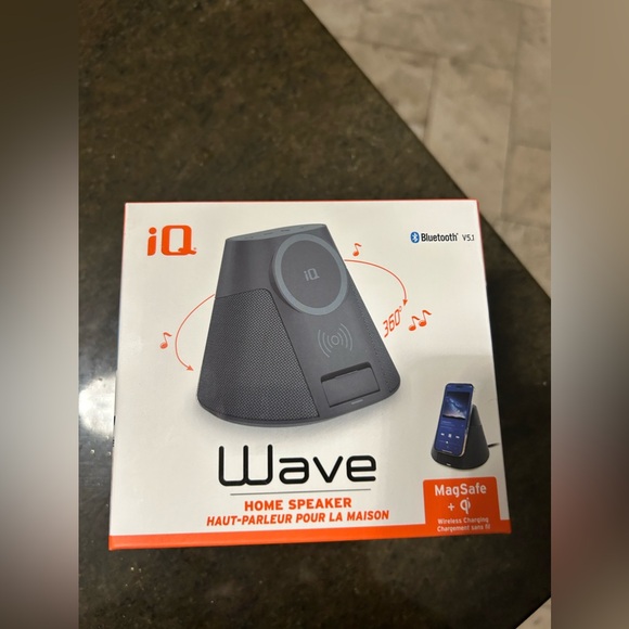 Speaker and phone charger - Picture 1 of 3